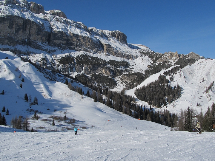 IMG_4705.JPG - Nach der Durchquerung duch Arabba zu Fuß und dem Aufstieg via Lift 05 (Burz A)..