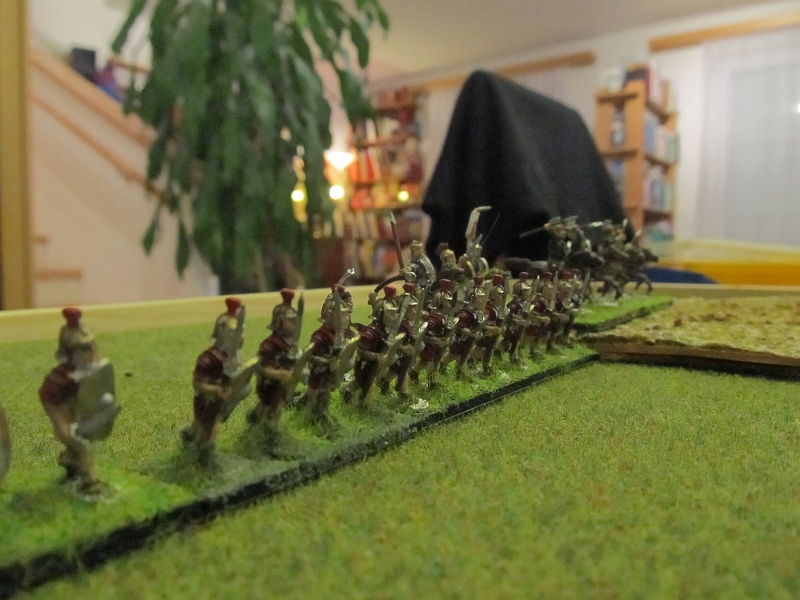 IMG_4881.JPG - Die römischen Klingen bilden eine Linie.