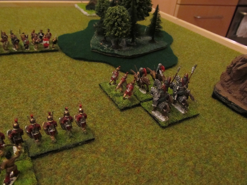 IMG_4887.JPG - Dann schnappt die Falle zu. Römische Klingen schließen (illegalerweise zu früh) die Tür. Die Leichte Kavalerie fällt.