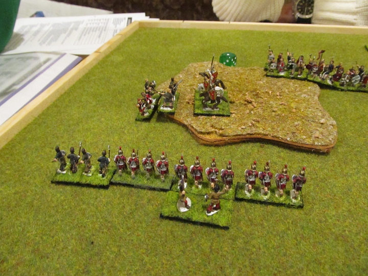 IMG_4931.JPG - Der römische General muß alles alleine machen, während seine Klingen zuschauen...