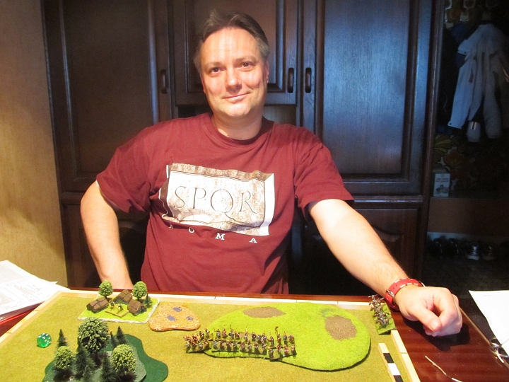 IMG_5062.JPG - Harry freut sich. Das Würfelglück ist auch auf meiner Seite :-) (Das T-Shirt ist falsch, ich spiele die Goten...)