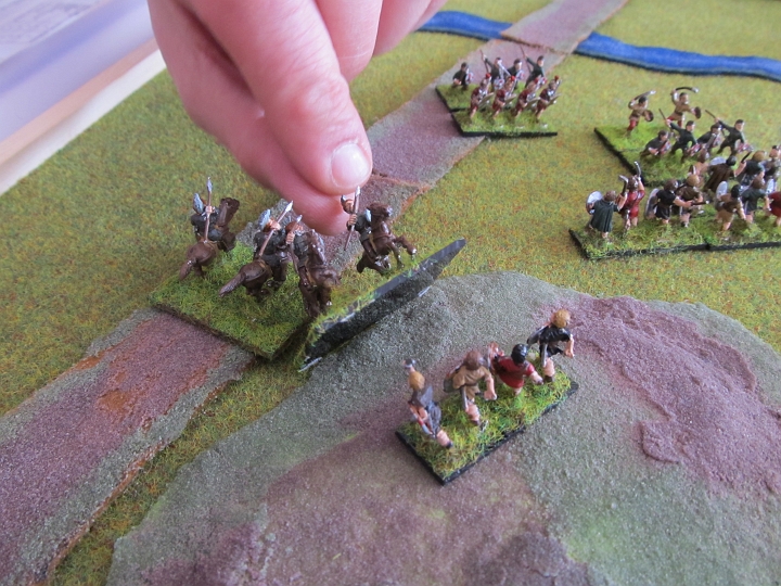 IMG_5240.JPG - Die entscheidung fällt. Die LR kann nciht zurückprallen, da die hintere LR blockiert (2x zuwenig PIPs der Römer) 4:3 für die Goten!