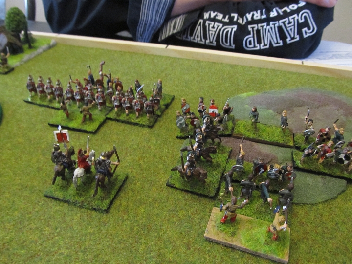 IMG_5275.JPG - Während der Hügel stark umkämpft ist...