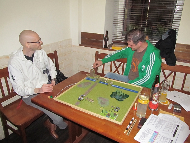 IMG_5356.JPG - Der Abend kann beginnen. Erste Schlacht Rom1: Harry(Goten) -> Jürgen (Rom)