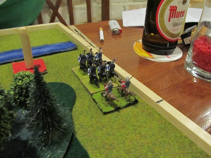 IMG_5364.JPG - Auf der rechten Spielfeldrand pirscht sich eine weitere Rittergruppe mit LR- Unterstützung heran.