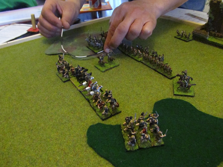 IMG_5479.JPG - Die römischen Ritter umgehen die Flanke...