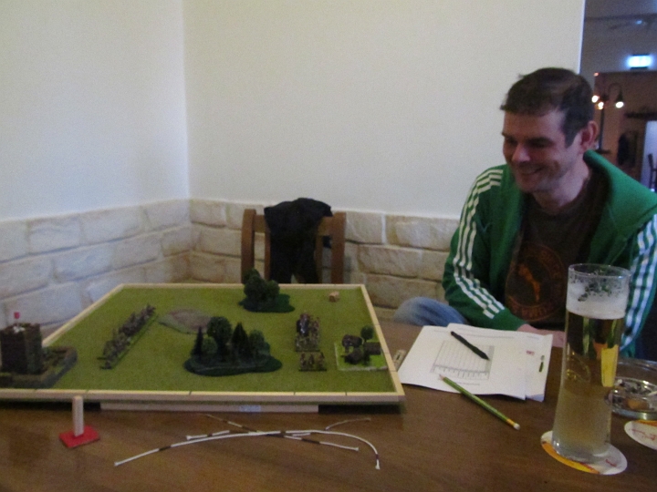 IMG_5527.JPG - Nachdem die römische Allianz (Westrom Christian, Ostrom ich) gegen die Barbaren (Goten und Vandalen Jürgen) die initiative gewonnen hat, beginnt die erste Schlacht. Westrom greift die Goten von Illyrium aus nach Pannonia an.