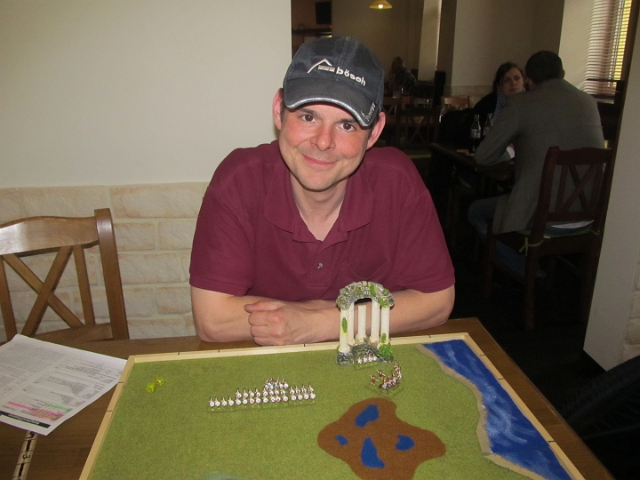 IMG_5572.JPG - Heute wollen wir die alten Griechen "einspielen". Jürgens Spartaner (II/5a) stehen.