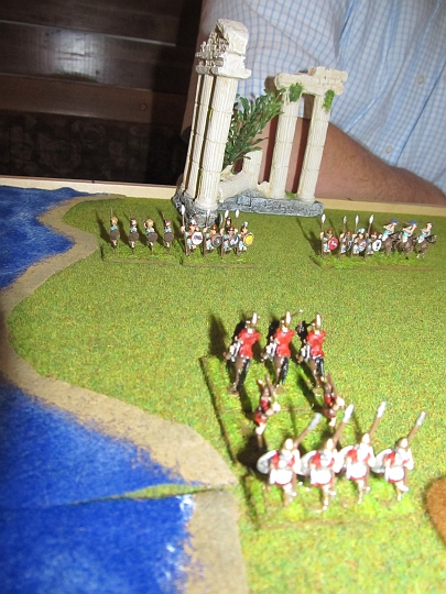 IMG_5586.JPG - Einstweilen spaziert die andere Seite den Strand entlang in Richtung dem Lager Athens.