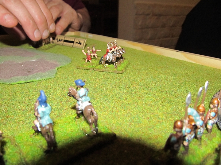 IMG_5603.JPG - ..reiten die Reiterei Spartas samt Plänkler im Gefolge los.