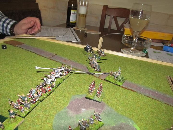 IMG_5705.JPG - Die Artillerie schießt auf den gotischen General. 500 Schritt geht sich aus...