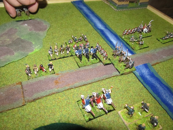 IMG_5726.JPG - ..die gotischen Ritter stoßen nach.