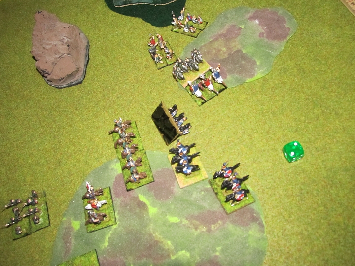 IMG_5762.JPG - ..erhält eine Rittereinheit den Befehl die römische LR trotz Überlappung anzugreifen. Bei einem Wurf auf 3:2 ein riskantes Unterfangen! Promt fällt der Ritter, und die Vandalen verlieren 4:1! Sizilien wurde von Westrom erobert. Das Jahr 402 bringt wohl die Vorentscheidung der Kampagnge.