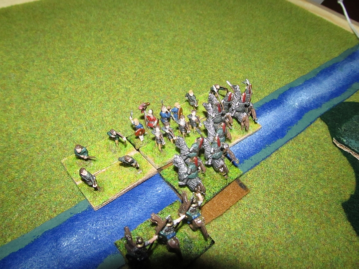 IMG_5924.JPG - Am Fluß brechen die Ritter nun mit zwei QK durch....