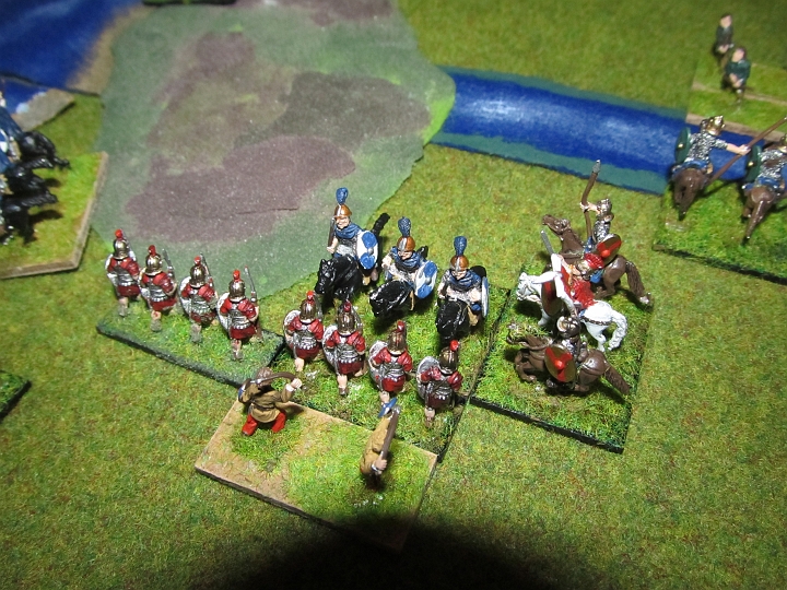 IMG_5925.JPG - ...während ein Ritter eingekesselt wird. Doch der erreicht ein Untentschieden, und zieht sich aus dem KlingenZoC später zurück. (illegalerweise, weil er in der Flanke kontaktiert, nicht zurückziehen darf!)