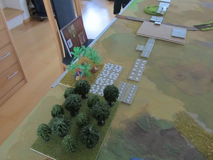 IMG_6168.JPG - Neben der Obstplantage hat sich der ayyubidische Mob um das Lager Saladins gescharrt.