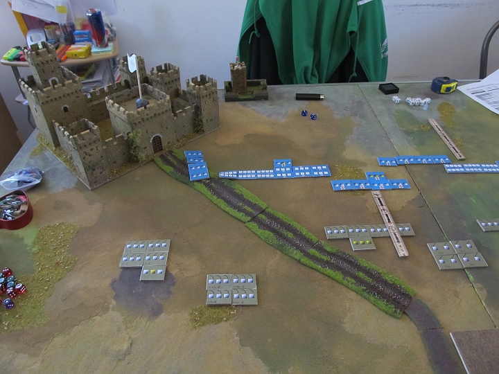 IMG_6177.JPG - Die Mameluken reiten auf Schußweite an die Kreuzritter heran, sodass diese nicht angreifen können, die Mameluken jedoch schießen können.