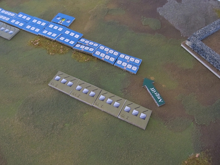 IMG_6190.JPG - Die I. Lanzenreiter greifen auf der anderen Seite nun die Ordensspeekämpfer an.