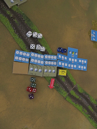 IMG_6205.JPG - Nahkampfphase der Kreuzfahrer: Die III.Mameluken flüchten, nachdem sie eine weitere Base verlieren und den CT auf 6 -4 (wegen -25%, 2 Treffer mehr, 1T3B, und weil sie bereits erschüttert waren)