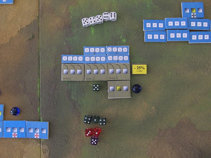 IMG_6211.JPG - Der Nahkampf der I. Mameluken ist suboptimal. 5 Treffer der Speere! CT auf 4 (+1-1-1) - Moral auf disrupted, und der DR auf 5 ist zwar nicht schlecht, aber dennoch zuwenig! 1 Base Verlust und -25%!