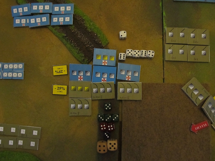 IMG_6240.JPG - In der Mitte verlieren die II. Mameluken ein Base! Saladin überlebt mit 9 wieder knapp. Der riskiert heute ein wenig viel an der Front....