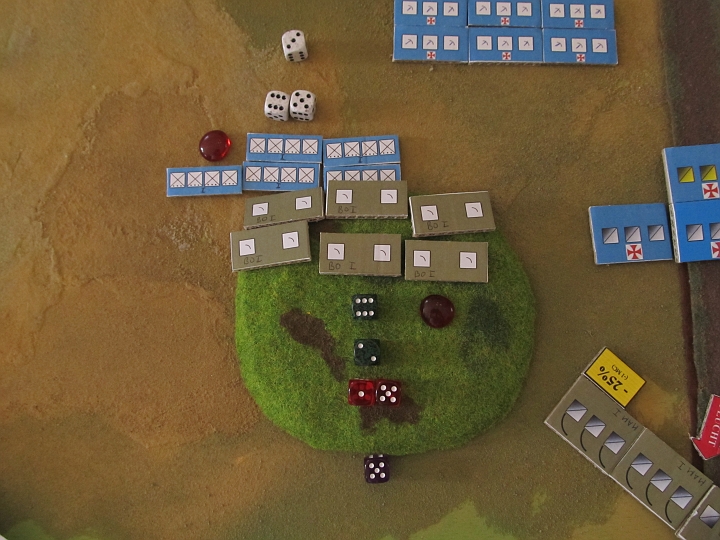 IMG_6265.JPG - Im Nahkampf werden nun auch noch die Bögen, die dem Angriff der I.Speere zuvor standgehalten hatten, fragmented (zerrüttet)- roter Marker