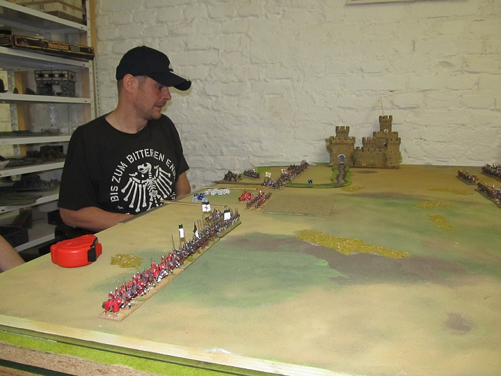 IMG_6738.JPG - Die Kreuzfahrerlinie mit starker Flanke im Vordergrund.