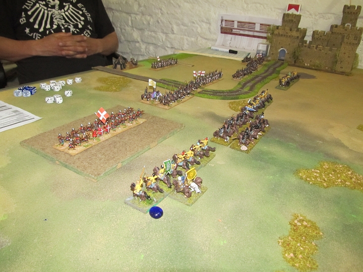 IMG_6742.JPG - Die Armbrustschützen der Kreuzritter treffen. die Moral der Turkomanen im Vordergrund geht auf disrupted/erschüttert.