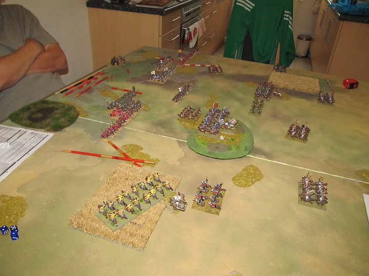 IMG_8052.JPG - Erste Bewegungen. Zwei BGs Mameluken hatten sich hinter der Hügelkante versteckt.