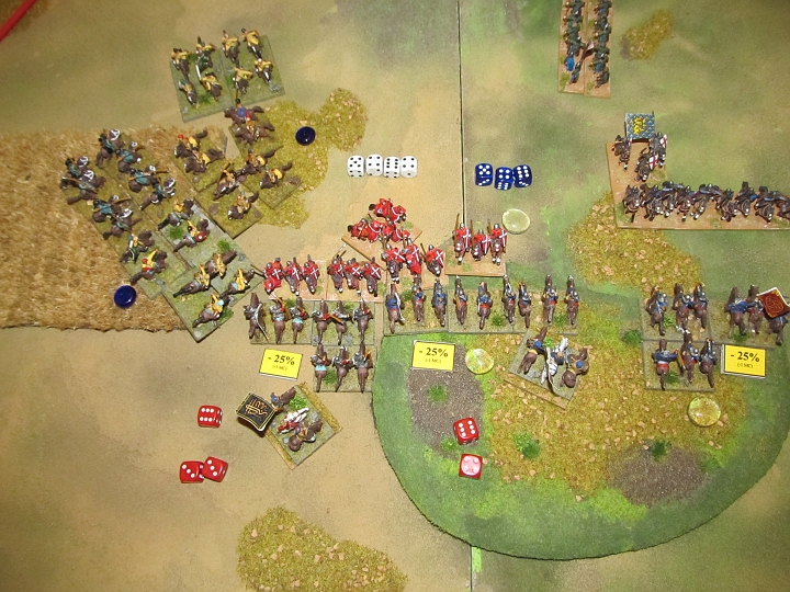 IMG_8058.JPG - Trotz guter Treffer der Mameluken geht es hier schlecht aus. Der Flankenangriff wurde abgefangen, die höherstehenden Mameluken und die Lanzen verlieren je eine Base. 7 Würfel 7 Treffer. Manch ein Spieler würde hier meinen, das ist statistisch eh ganz normal, aber die Mameluken hatten immerhin 3 Treffer bei 5 Würfeln, das war schon mal ganz gut. Trotzdem zuwenig.