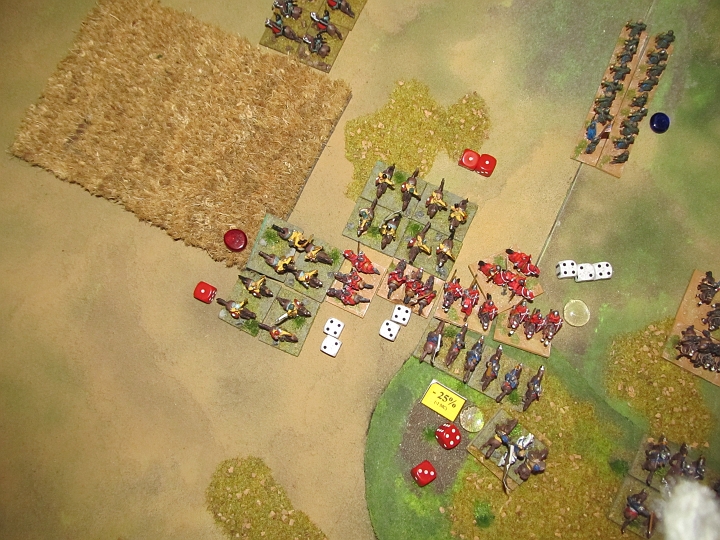 IMG_8066.JPG - Die Turkomanen treffen... nix! Nun 3x die 1. Die Ritter immerhin 4x, die Mameluken am Hügel 1x.