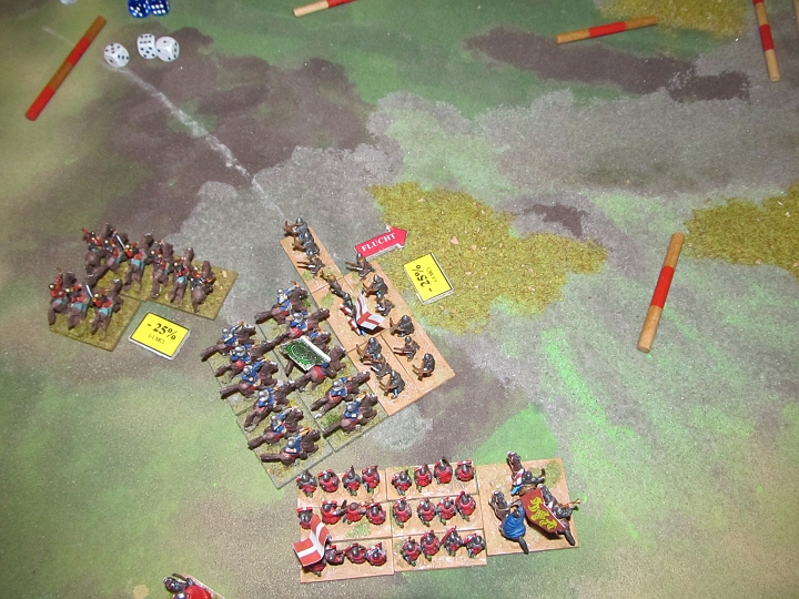 IMG_8082.JPG - Dann brechen auch die Armbrustschützen, rechtzeitig bevor die Speere in die Flanke fallen.