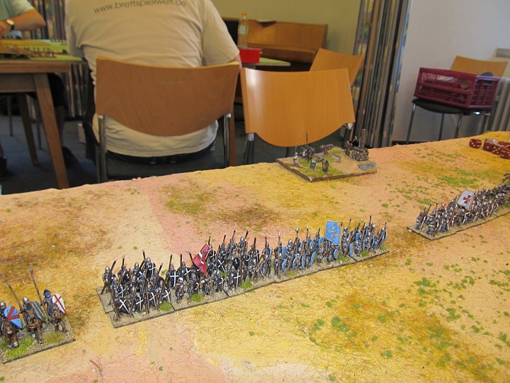 IMG_8541.JPG - Johanniterspeere. Einmal gegen eine andere Later Crusader zu spielen ist schon interessant.