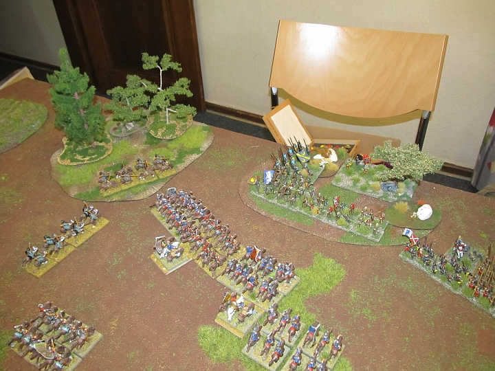 IMG_8561.JPG - Hier gehts schon zur Sache. Die Mameluken schießen die linke Longbows BG um eine Stufe runter.