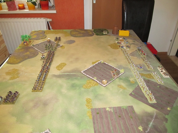 IMG_8714.JPG - Heute stehen sich Attilas Western Hunnic gegen Ramses New Kingdom Egyptians gegenüber. Jede Menge neue umzäunte Felder und neue offene Felder, die kein zwei Tage alt sind werden gelegt:-) Und auch drei Obstplantagen, hier mit den uneven Teilen hinten im Eck sind vorhanden.