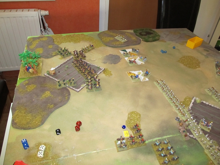 IMG_8729.JPG - Ein paar BGs LH formieren sich im enclosed field vor dem Hunnenlager, welches gebraucht ein paar Jahrhunderte später wohl von Saladin gekauft worden ist. Es sieht aus wie Saladins Zirkuszelt.