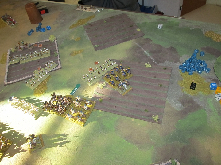 IMG_8759.JPG - Durch die Flucht und Beschuß sind auch die MF im Hintergrund bereits zweimal gedroppt. Der Angriff der Lanzen in die Flanke gibt ihnen nun den Rest.