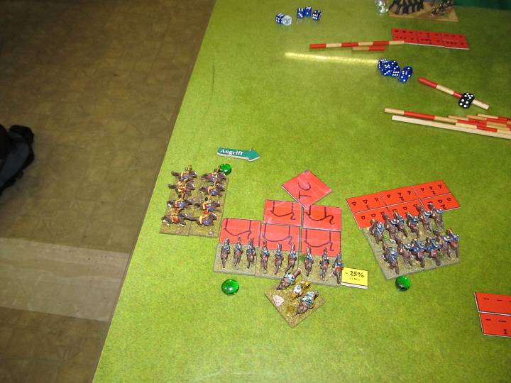 IMG_8968.JPG - Angriff der LH hier nun. Der Angriff der Perser hat keine Auswirkungen gehabt. Die grünen Marker zeigen an, dass die Pferdeeinheiten ungeordnet sind, weil sie Kamele sehen. (die stinken, und das können Pferde nicht riechen..)