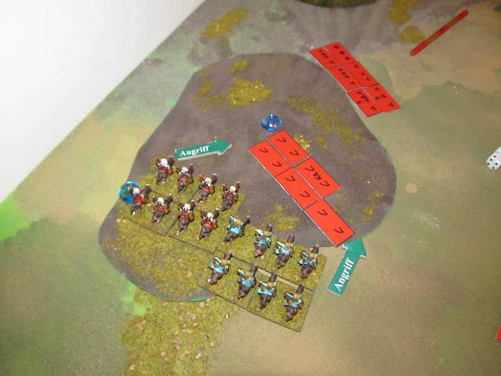 IMG_9019.JPG - Auch auf der Flanke führt der Angriff...