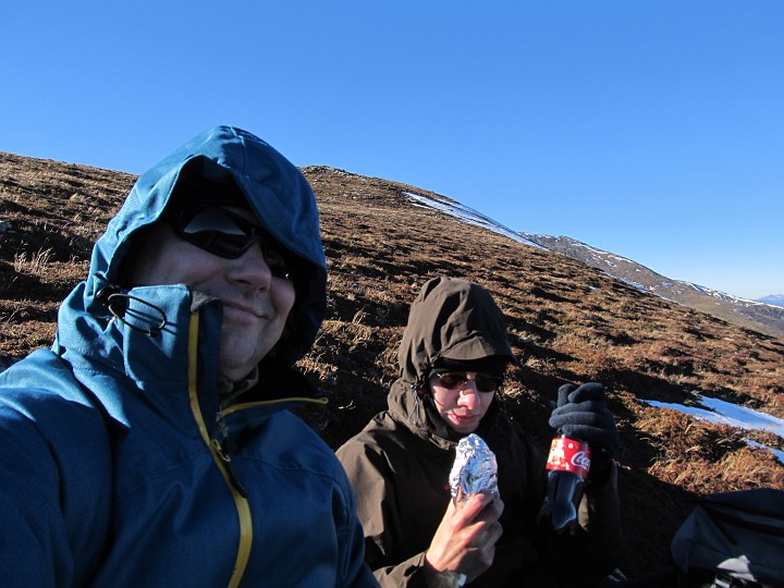 IMG_9303.JPG - Wir rasten kurz. Der Windschatten ist kaum bemerkbar.