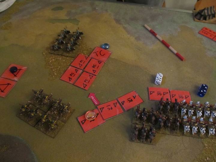 IMG_9372.JPG - ..und knallt in eine weitere BG persischer Cv, die bereits disrupted war... Da die flüchtenden nicht  durch können, weil dahinter eine feindliche BG steht, wird sie vernichtet. (das Durchbrechen wird dennoch gezählt?)