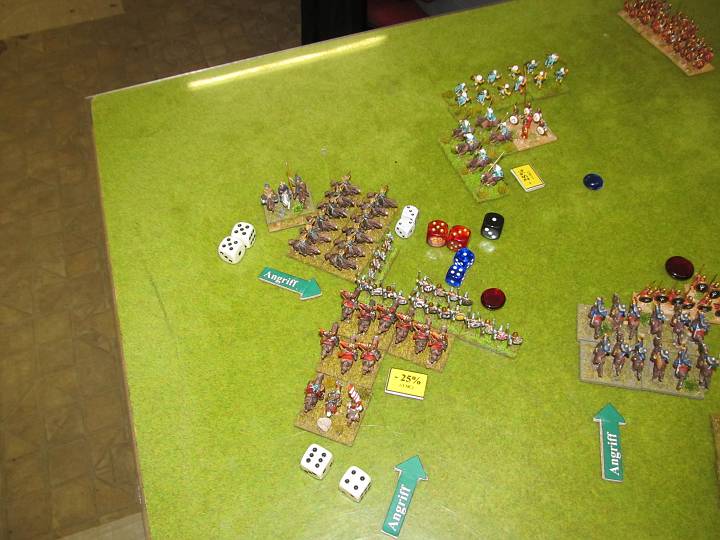 IMG_9432.JPG - Böser impact für die Griechen. 4 Treffer der Hunnen gegen einen! Da sie in die Flanke angegriffen wurden, fielen sie vor dem Impact um 1, nun geht der CT mit 7-2 daneben, der DR auf 1 ist auch zuwenig.