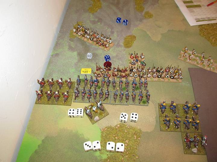 IMG_9482.JPG - Im Melee der Spartaner geht das grausame Spiel weiter. Vier Treffer gegen zwei, ein weiterer Basenverlust (nun -25%) und die Speere werden fragmented.