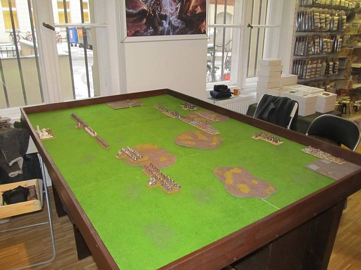 IMG_9514.JPG - Die erste Schlacht: Martin B's Foederate Roman gegen meine Hunnen.