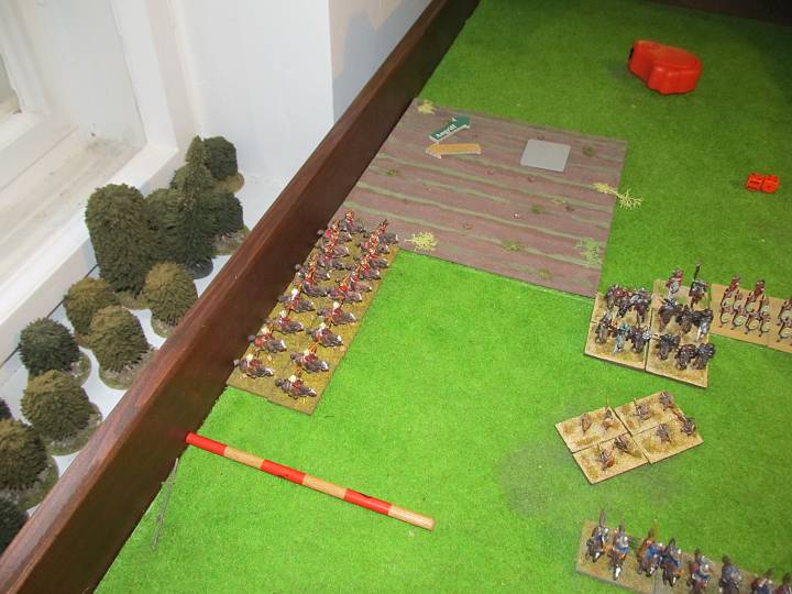 IMG_9541.JPG - Btila der Flankomane kommt mit einer BG Cv und einer LH. eine der beiden Javelins wird vernichtet, weil sie 6BE an der Kante stand, und nciht im direkten Weg von der Kante wegkann, da die hunnische Cv im Weg war.  