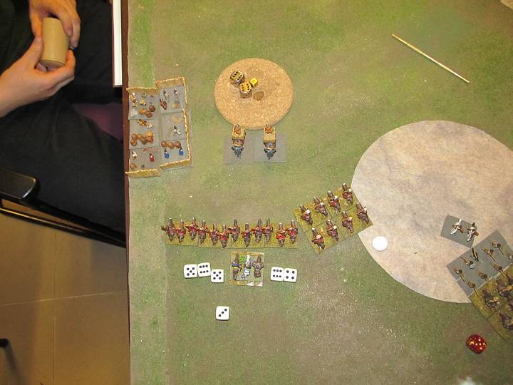 IMG_9564.JPG - 5 Treffer bei 6 Würfeln! Wow! Aber die Elefanten sind unbeeindruckt- 12 auf den CT und 5 auf den DR. Nix passiert!