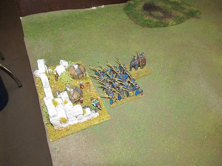 IMG_9594.JPG - Derweil wird das hunnische Lager geplündert. Durch schwere Infanterie! Kommt auch net oft vor...