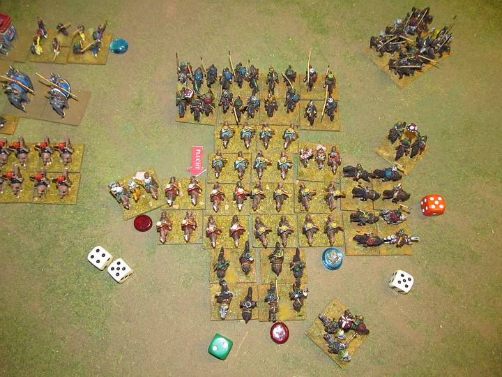 IMG_9600.JPG - Bitterböse Situation.... Die hellblaue LH flüchtet, durchbricht dabei die rote LH, die nun auch flüchtet, und die grüne LH, die nun fragmented wird, und die hellblaue wird danach gleich aufgelöst, da sie an der fragmentierten feindlichen LH unten hängenbleibt. Wow. Gleich ein paar drops...