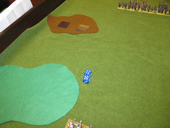 IMG_9615.JPG - Erster Wurf (den Initativwurf hatte ich witzigerweise mit 1(+4) gegen die 5(+1) verloren, der Flankenmarsch kommt sofort! Fast ein bissl früh...