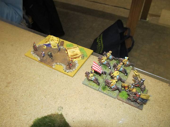 IMG_9673.JPG - ...und reitet schon mal los zum persischen Lager.